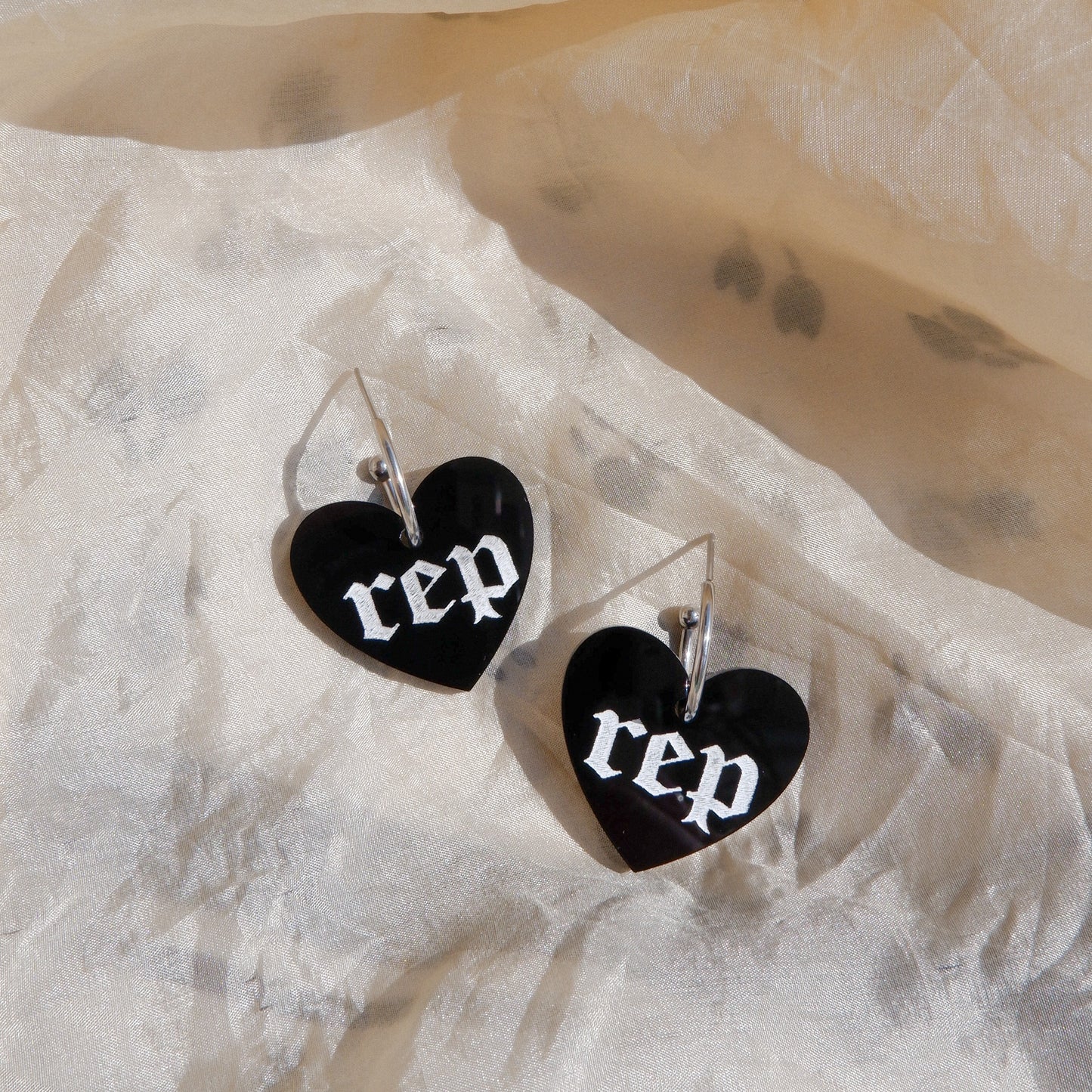 mini rep hearts - taylor swift earrings